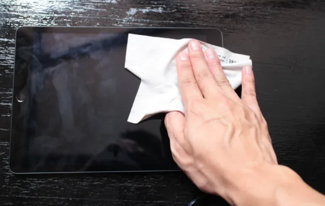 Ein sauberer Smart Connector, um zu beheben, dass ein Smart Keyboard nicht funktioniert