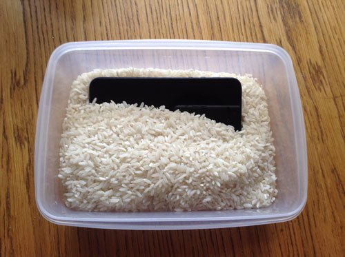 Soaked iPhone in Uncooked Rice