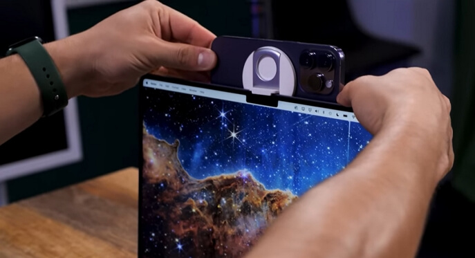 Mounting the iPhone near our Mac device