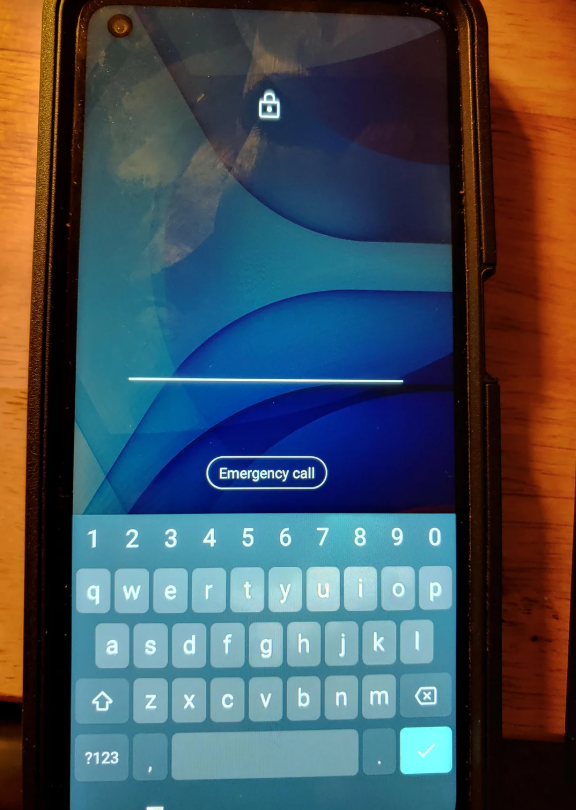 Pantalla bloqueada con PIN en un celular Motorola