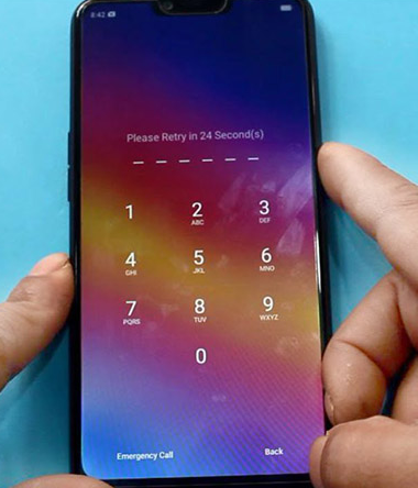 Pantalla bloqueada con PIN en un celular OPPO