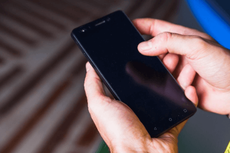 Cómo revivir un celular que no prende ni carga