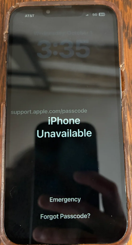 Écran iPhone 13 indisponible après plusieurs tentatives de code