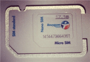 Une carte SIM avec le numéro de série