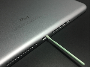 Nettoyer la borne de charge de l'iPad