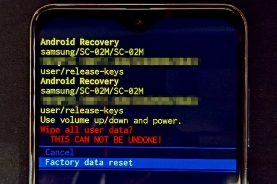 「Wipe data/factory reset」にカーソル