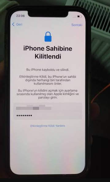 iPhone Sahibine Kilitlendi Etkinleştirme Kilidi ekranı